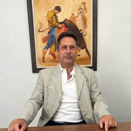 Dr. Gastón Stefani